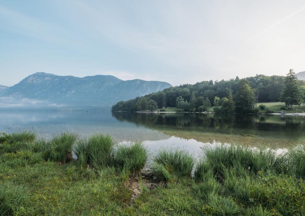 Free Image of Lake Surrounded by Green Grass and Mountains 