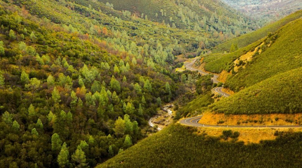 Free Image of Scenic View of Winding Road in Mountains 