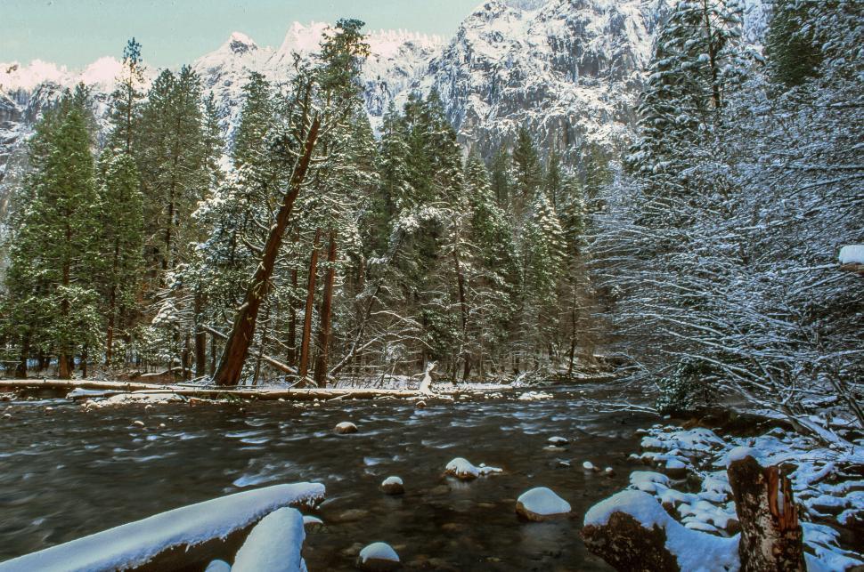 Free Image of Gates of the Valley in Yosemite Valley 