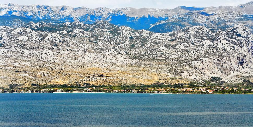 Free Image of Mountains at sea 