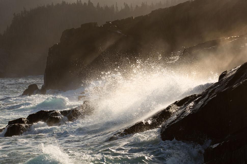 Free Image of Waves at sunset 