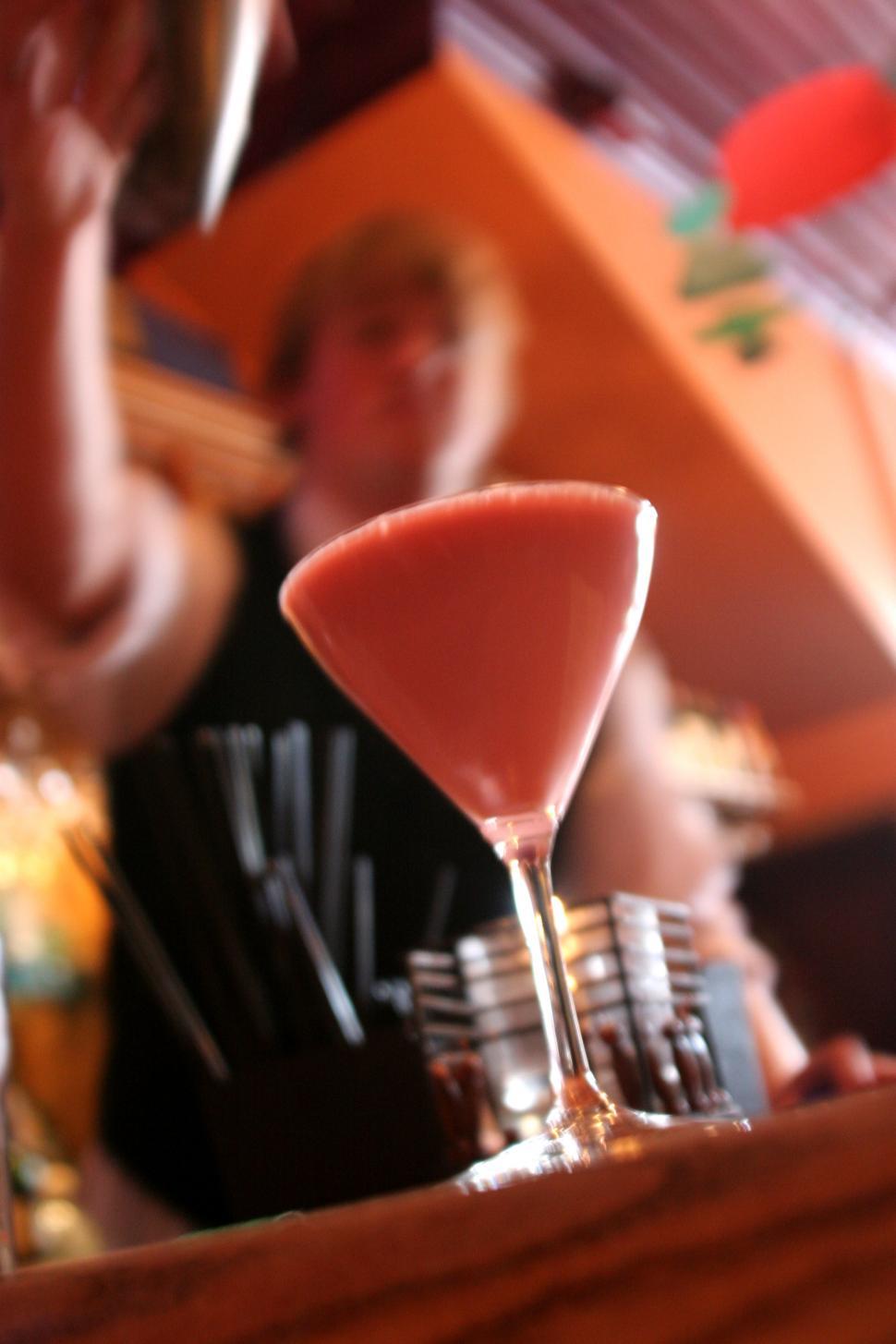 Free Image of martini and bartender 