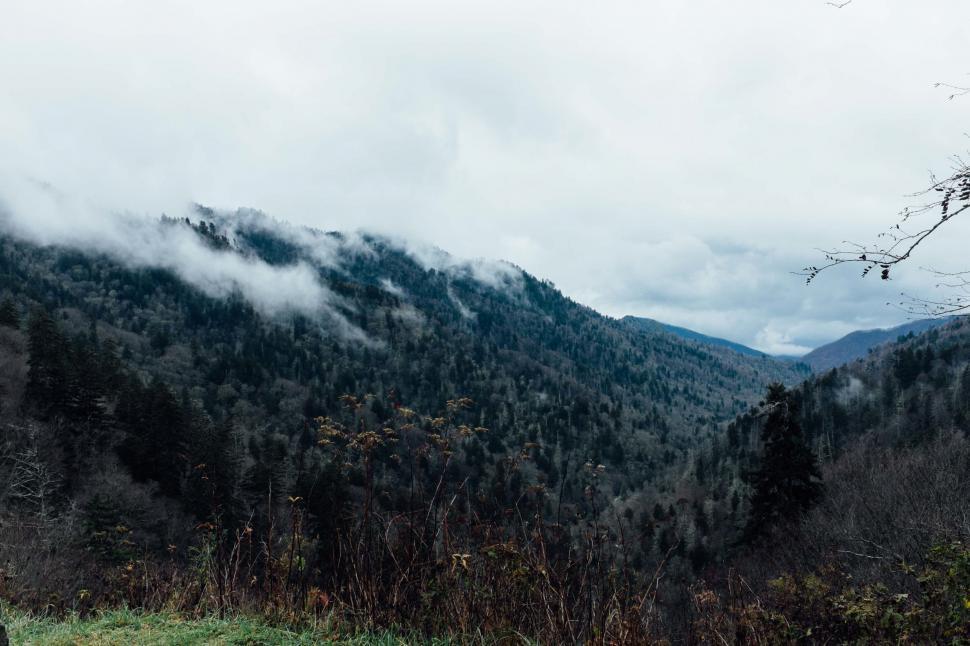 Free Image of Majestic Mountain Range With Clouds 