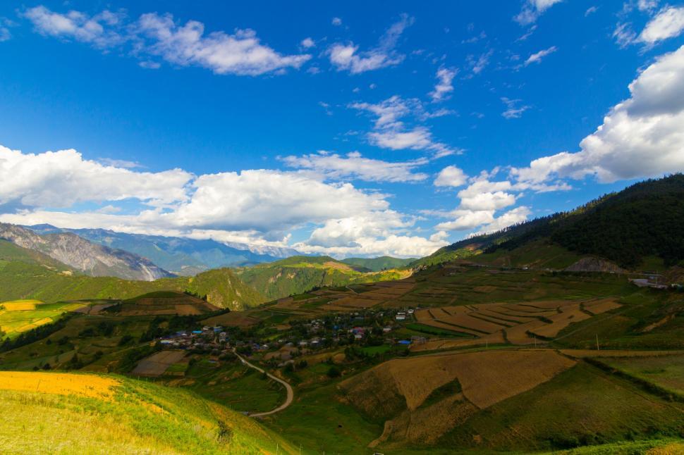 Free Image of Majestic Valley and Mountains 