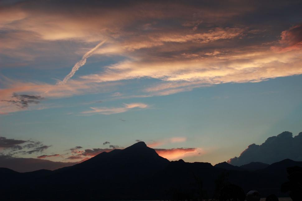 Free Image of Majestic Sunset With Clouds and Mountains 