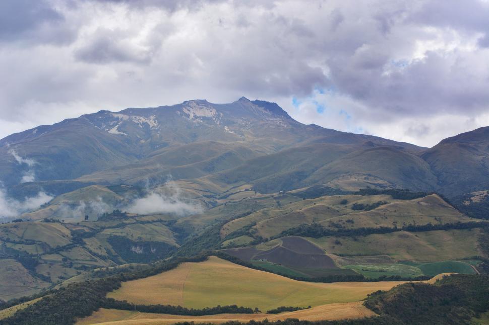 Free Image of Majestic Mountain Range With Clouds 