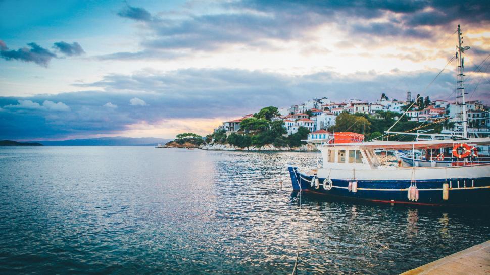 Free Image of Boat Floating on Water 