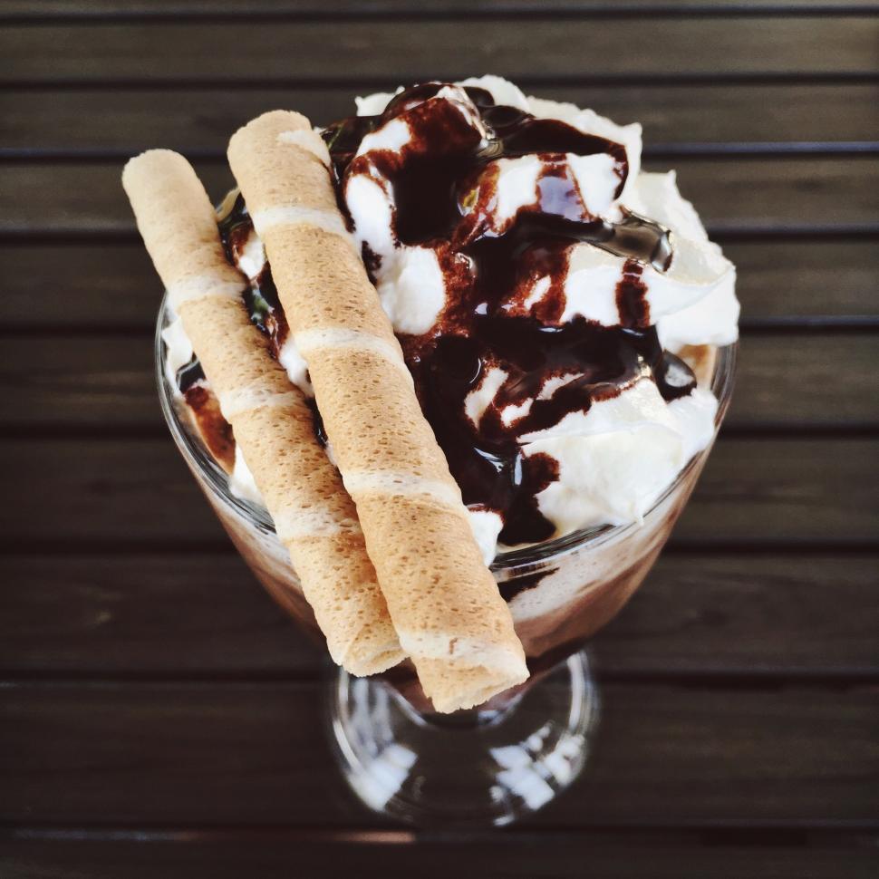 Free Image of Glass Bowl Filled With Ice Cream and Chocolate 