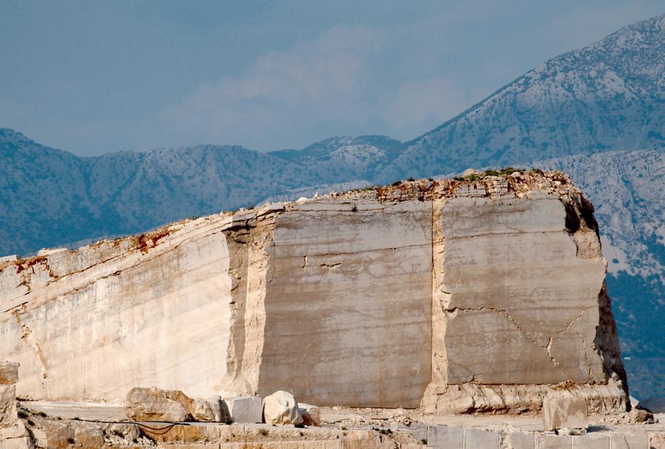 Free Image of Rock in quarry 