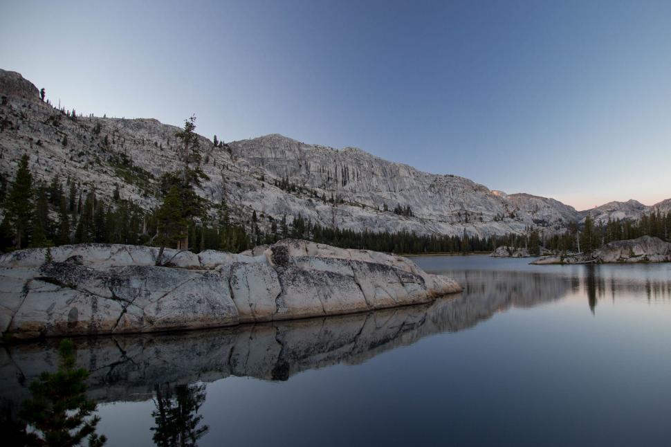 Free Image of Lake Surrounded by Mountains and Trees 