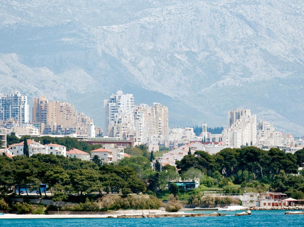 Free Image of Ugly city, beautiful coast 