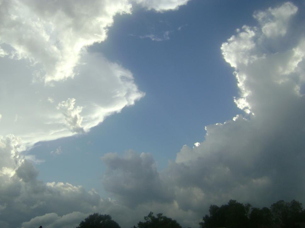 Free Image of Calm before the storm 