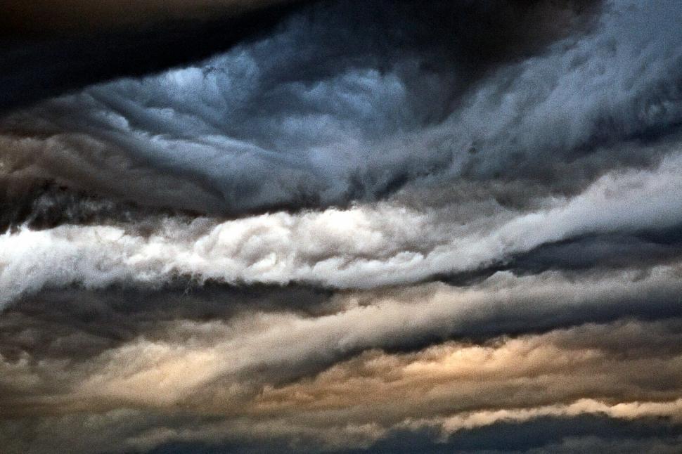 Free Image of Dark clouds 
