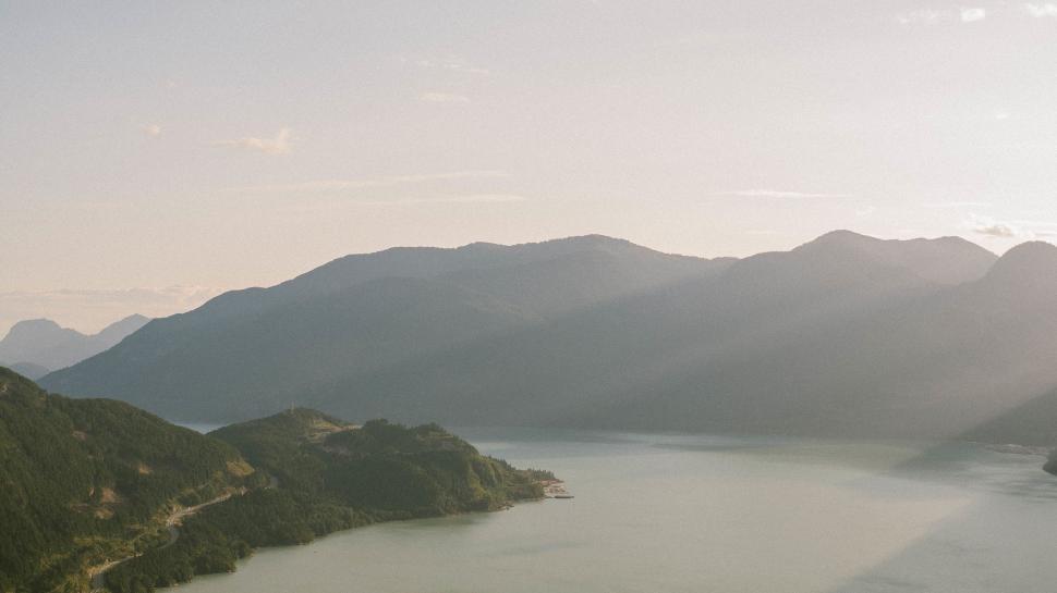 Free Image of Majestic Lake Surrounded by Mountains 