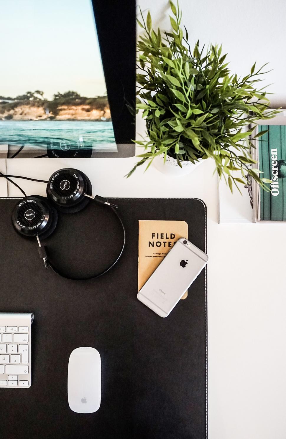 Free Image of Desk With Keyboard, Mouse, and Headphones 