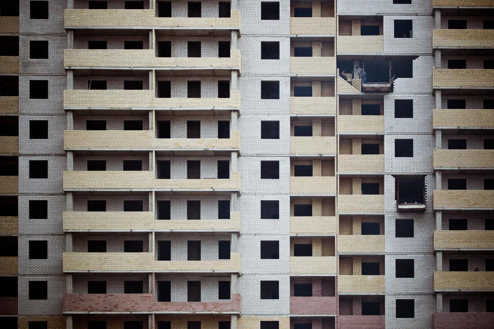 Free Image of Modern High-rise Building With Numerous Windows and Balconies 