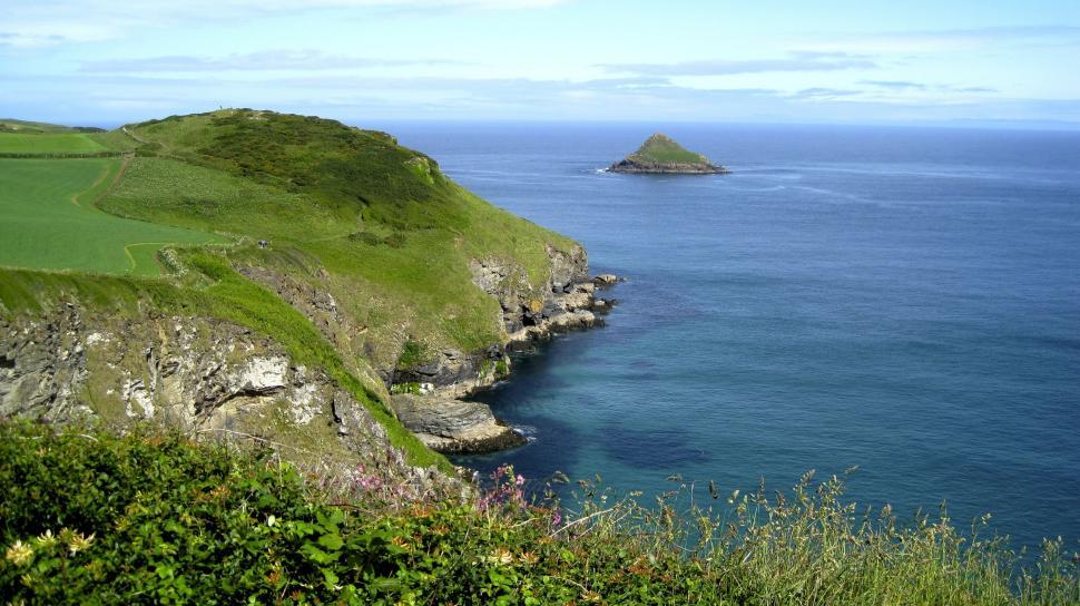 Free Image of A View of the Ocean From a Cliff 