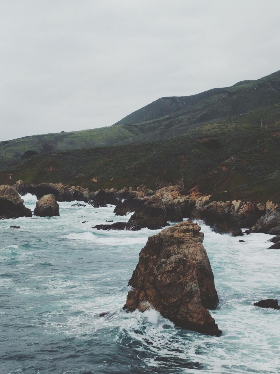 Free Image of Rocky Shoreline Next to a Large Body of Water 