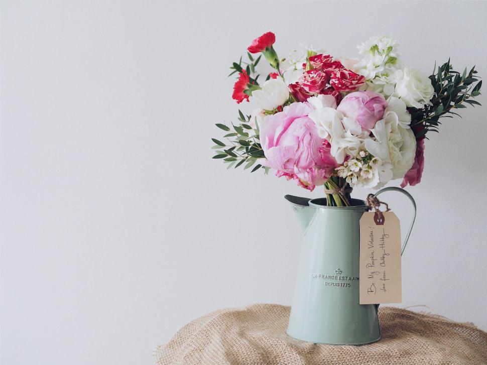 Free Image of Vase of Flowers on Pillow 