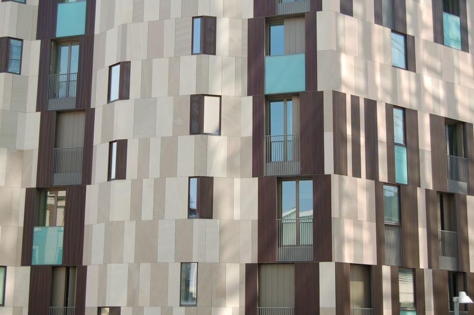 Free Image of Modern Skyscraper With Windows Alongside Urban Street 