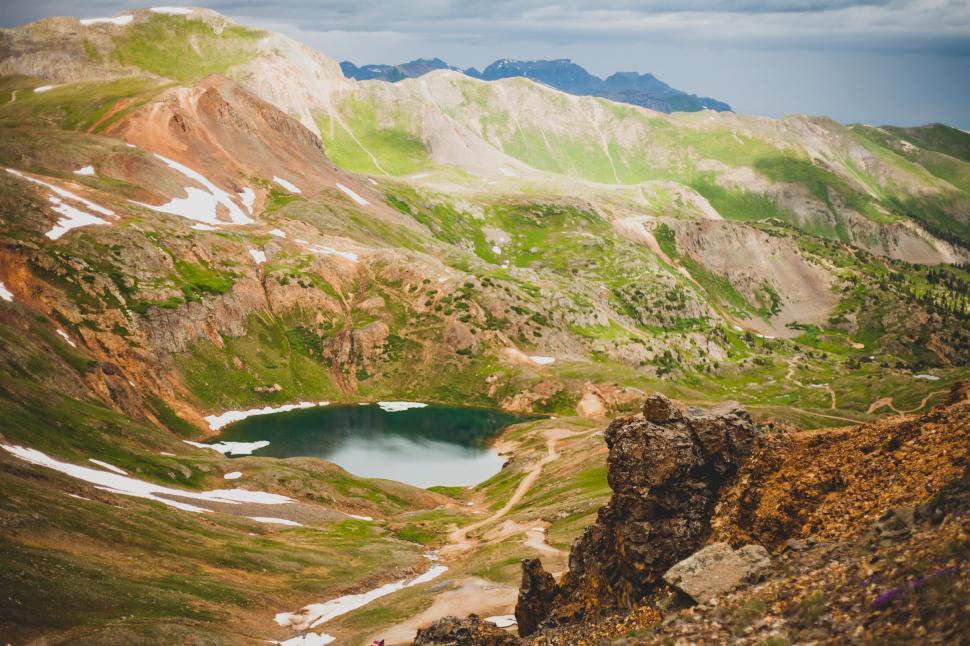 Free Image of Majestic Mountain Range With a Tranquil Lake 