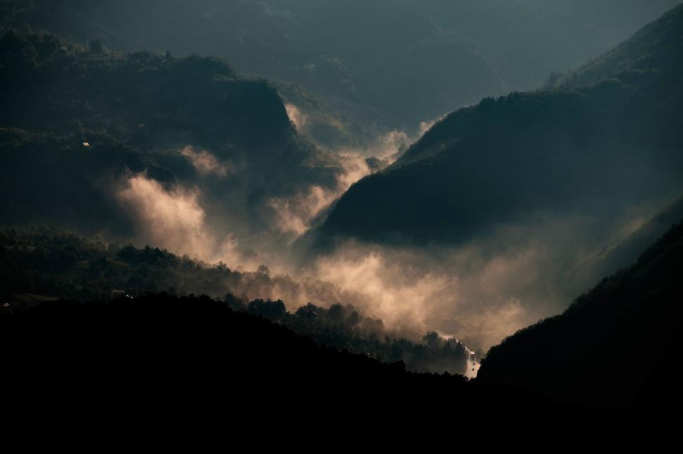 Free Image of Majestic Mountain Range With Clouds 