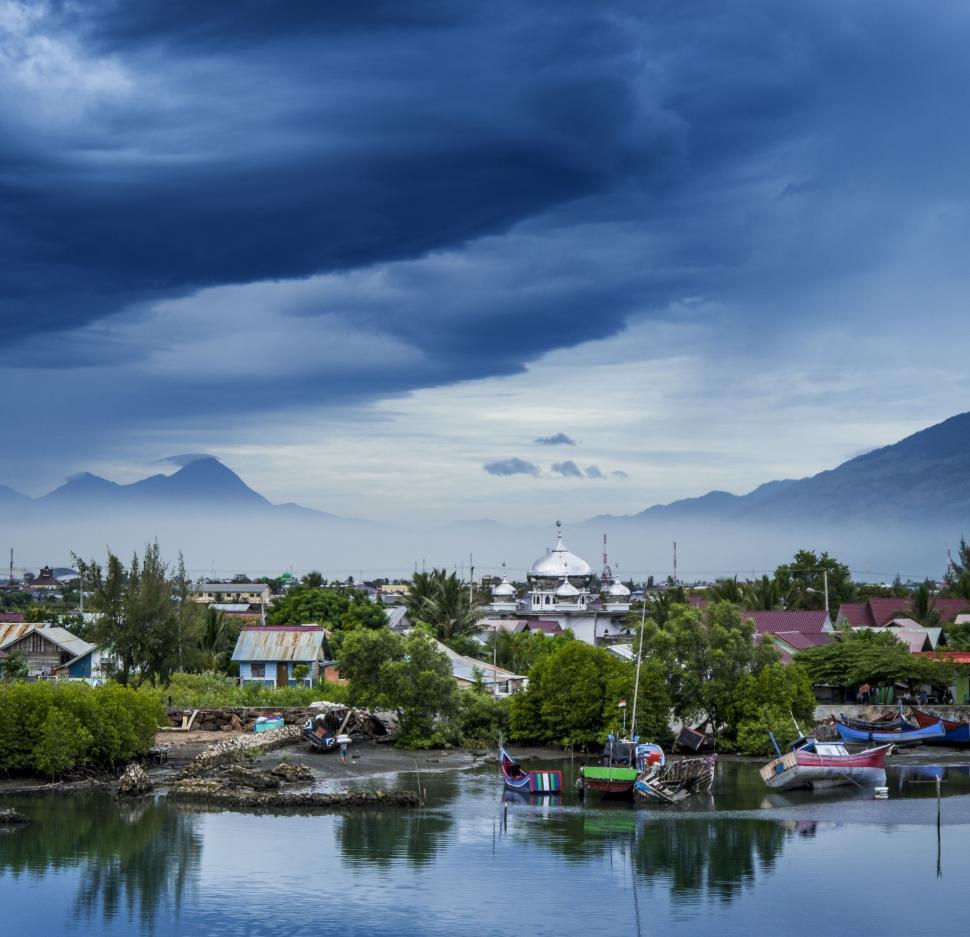 Free Image of Houses and Trees Surrounding Water Body 