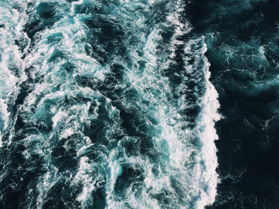 Free Image of Boat Sailing in the Ocean 
