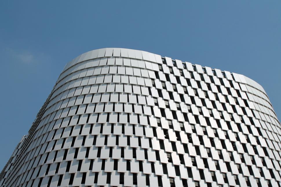 Free Image of Towering Skyscraper With Numerous Windows 