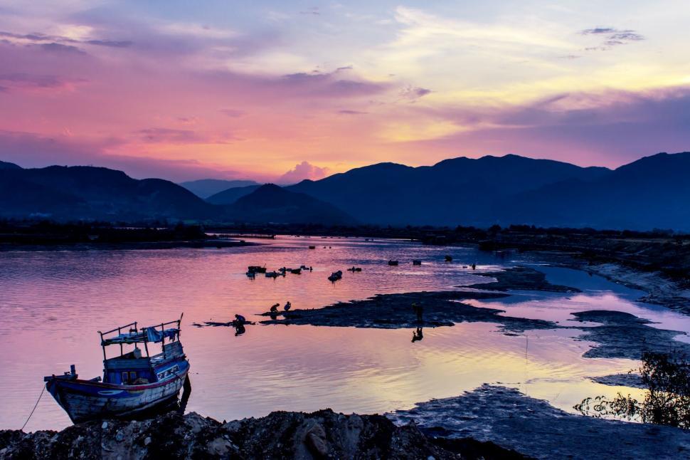Free Image of Boat Floating on Water 