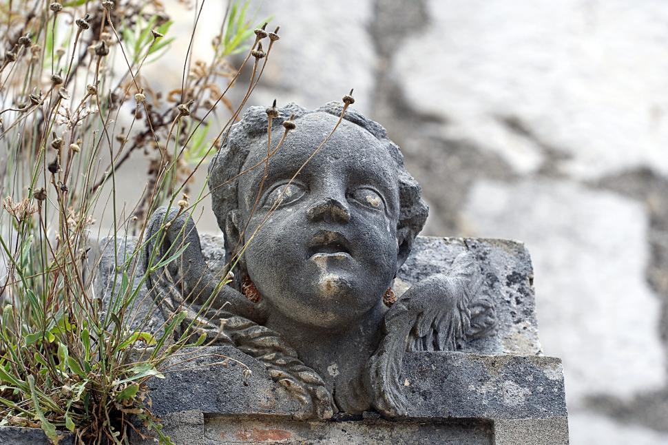 Free Image of Stone angel 