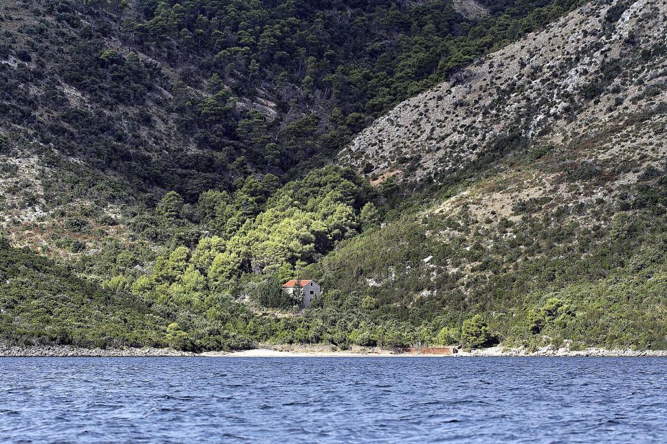 Free Image of House by the sea 