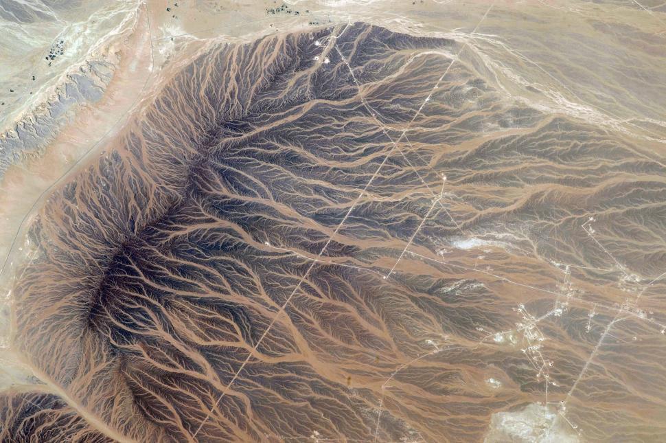 Free Image of Aerial View of Desert With Mountain in Background 