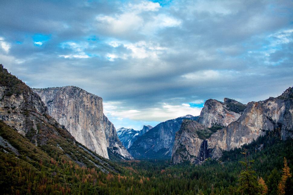 Free Image of Majestic Valley With Mountains in Background 