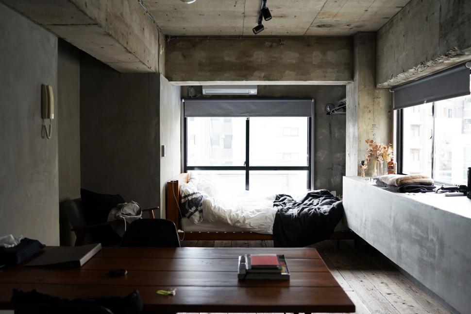 Free Image of Room With Bed and Desk 