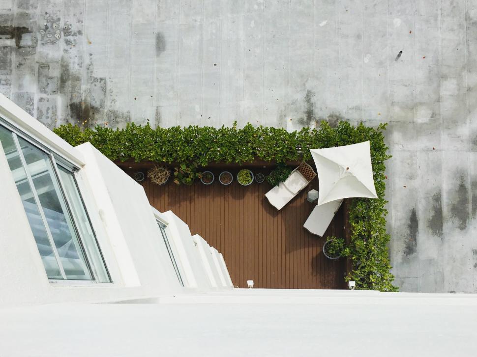 Free Image of Overhead View of Patio With Umbrellas 