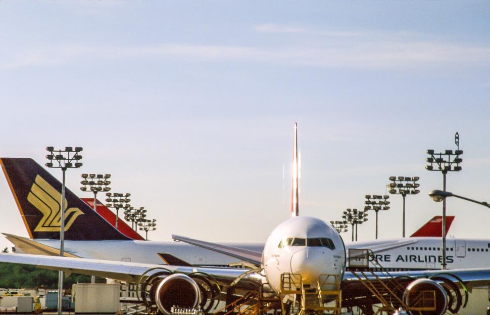 Free Image of Airplanes at airport 