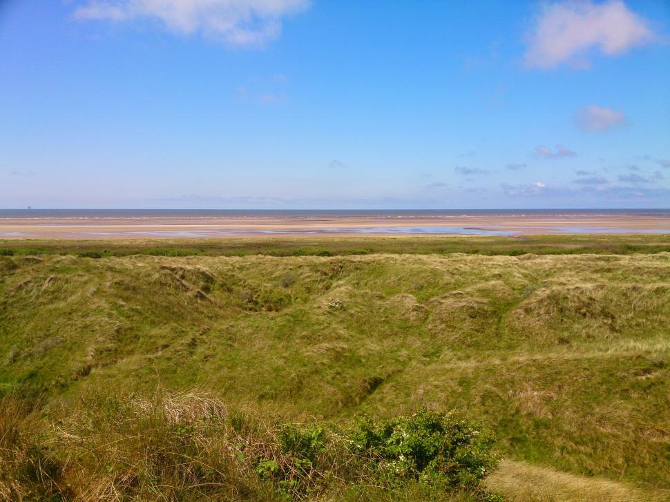 Free Image of Sand dunes and beach   