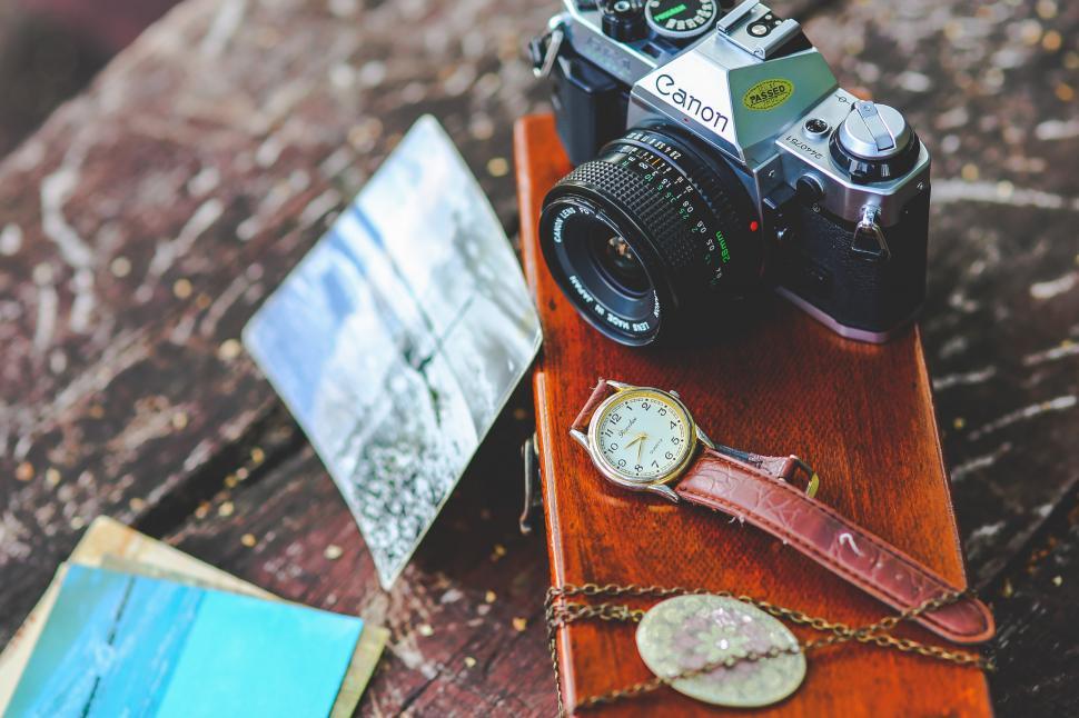 Free Image of Camera on Wood Table 