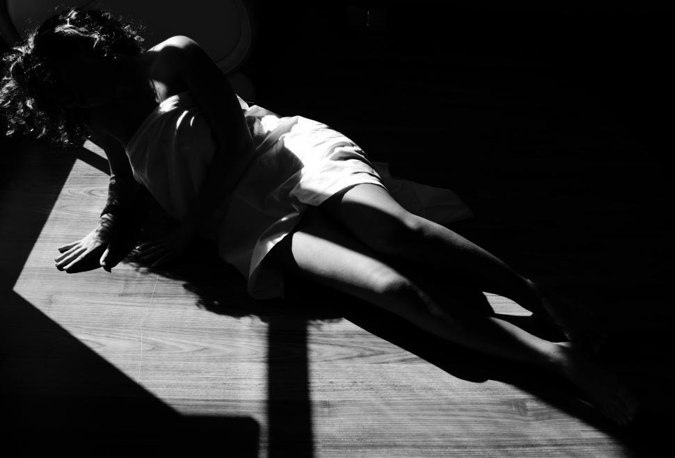 Free Image of girl with white blanket 