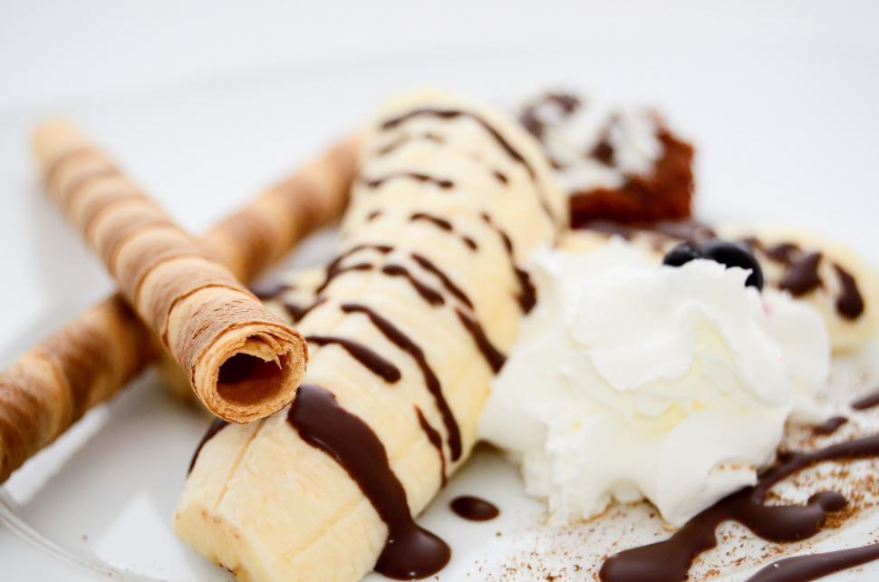 Free Image of Plate With Ice Cream, Chocolate Sauce, and Cinnamon Sticks 