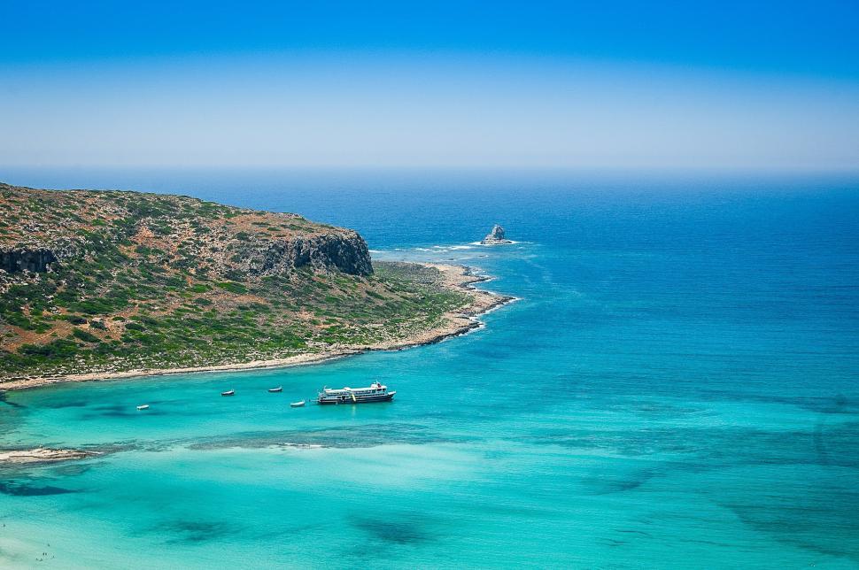 Free Image of Boat on the Water at Beach 
