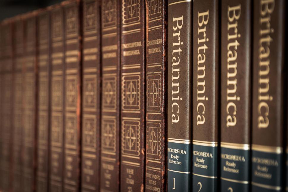 Free Image of Row of Books on Shelf 