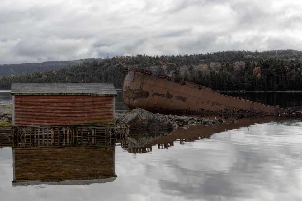 Free Image of Old shipwreck  