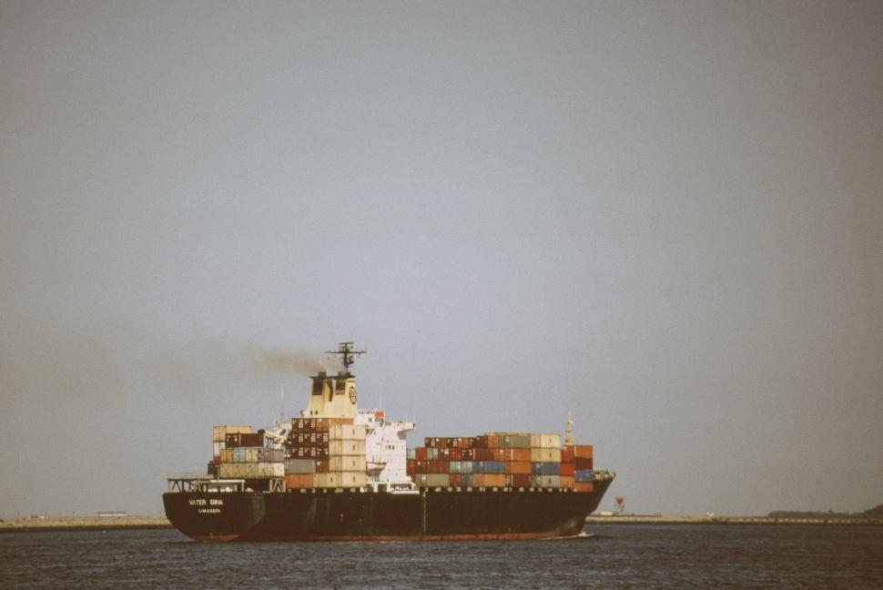 Free Image of Cargo ship 