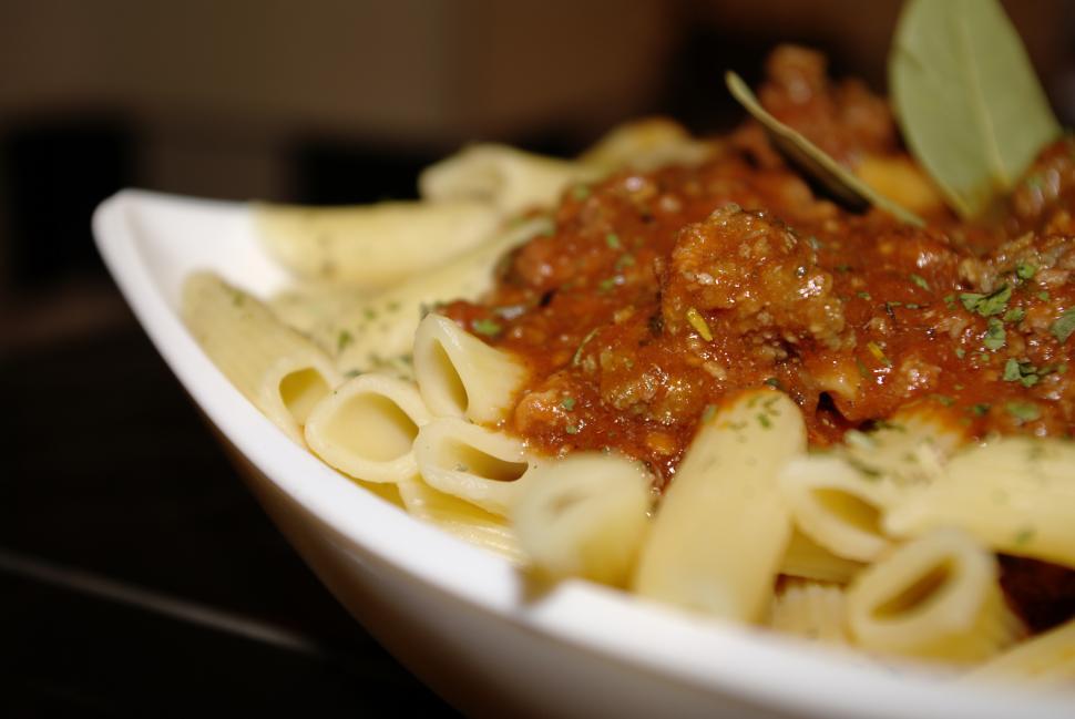 Free Image of White Bowl Filled With Pasta and Sauce 