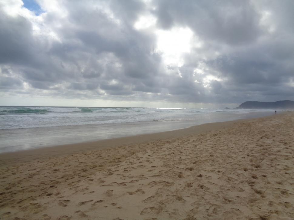 Free Image of Walking on the beach  