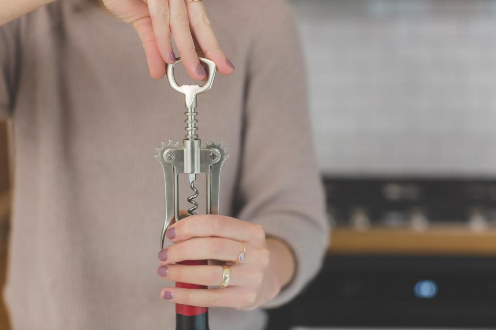 Free Image of Opening A Bottle Of Wine 