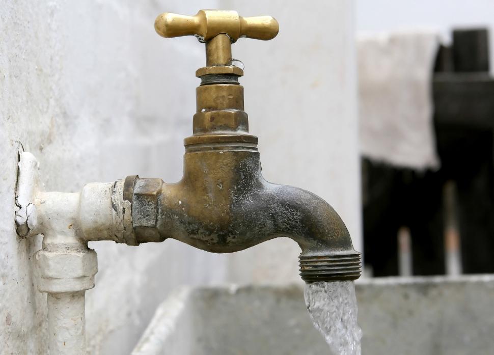 Free Image of Close-Up of Faucet With Water Flowing 