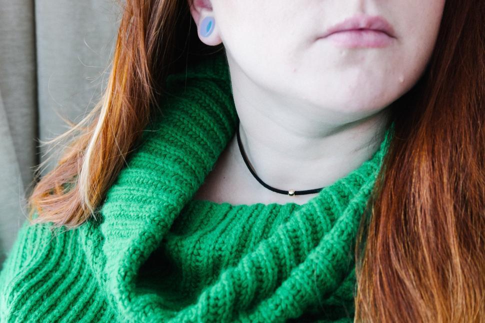 Free Image of Black Choker With Bead 